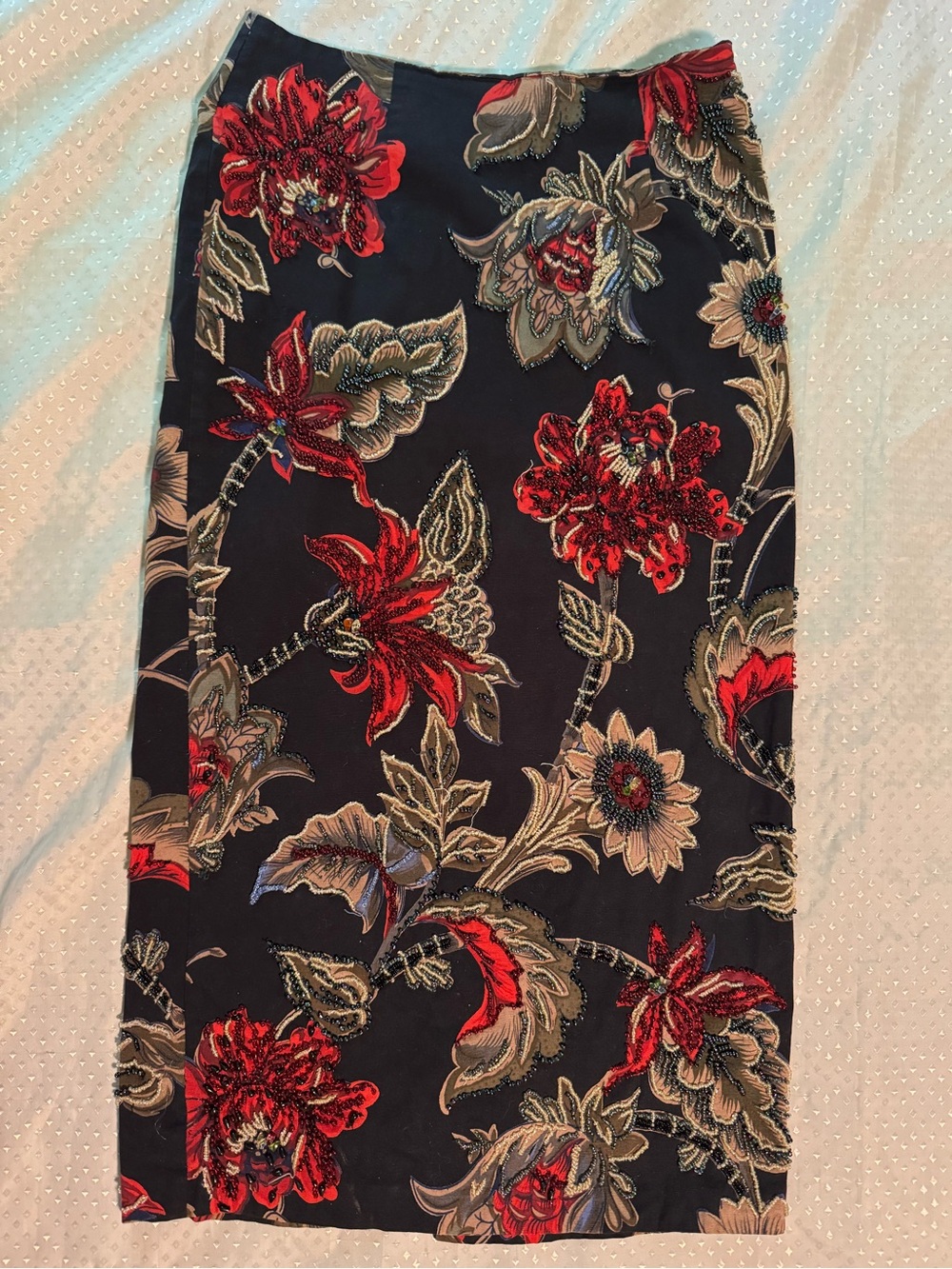 Dolce Apparel Petites pencil skirt, beaded, black and red